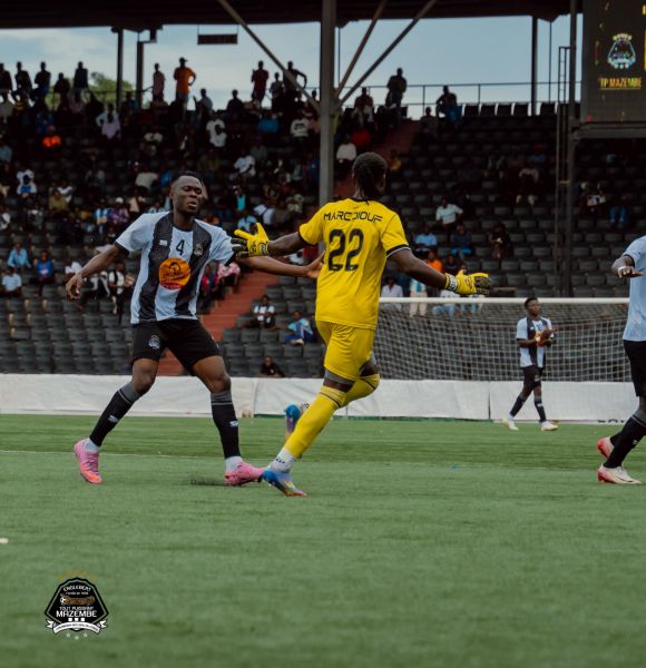 Un penalty de DIOUF guide les Corbeaux